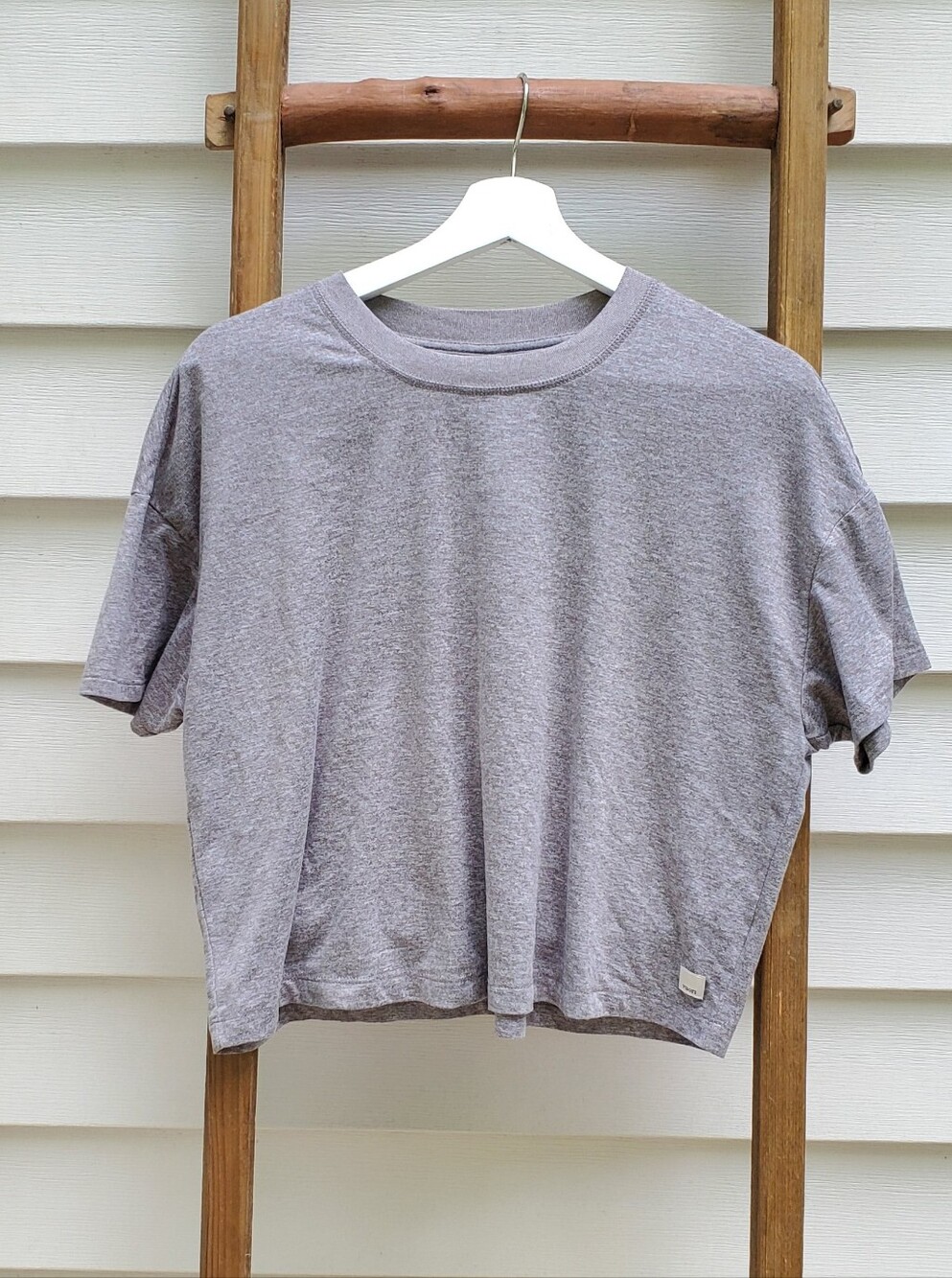 Vuori Women's Energy Tee in Heather Gray Size S - Picture 4 of 6